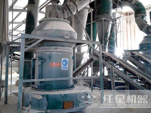 傳統(tǒng)磨粉機(jī)生產(chǎn)現(xiàn)場(chǎng)