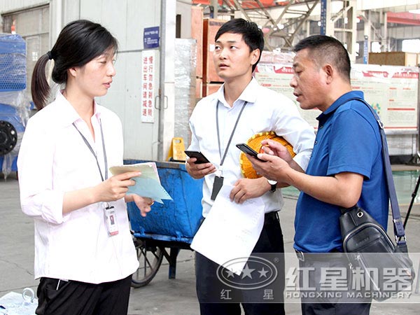 技術(shù)人員耐心給用戶解答