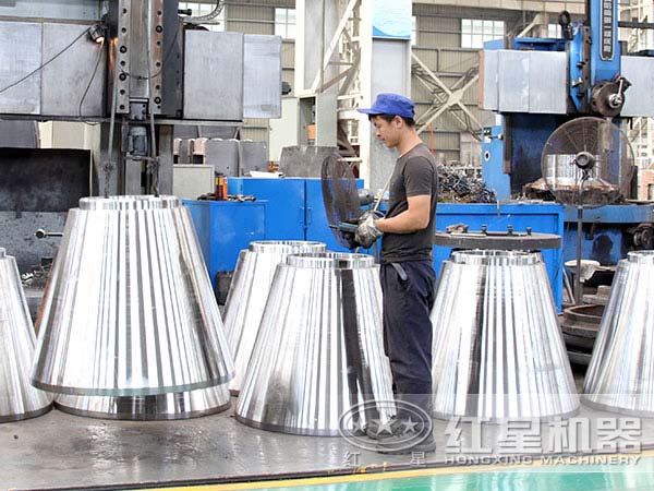 雷蒙磨粉機(jī)生產(chǎn)車(chē)間