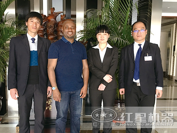 性?xún)r(jià)比高的磨粉機(jī)深得國(guó)外用戶(hù)心