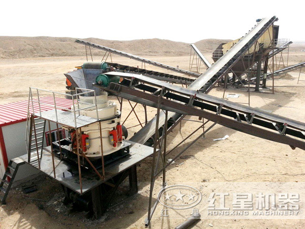 2200鵝卵石圓錐破碎機(jī)細(xì)碎現(xiàn)場