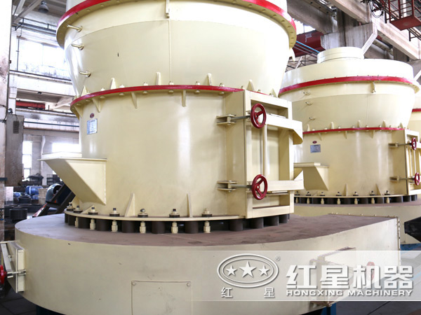 膨潤(rùn)土磨粉機(jī)特寫