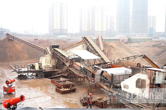 移動碎石機作業(yè)現(xiàn)場配置噴淋裝置更環(huán)保