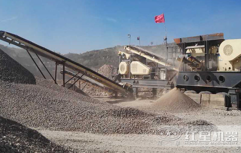 移動(dòng)制砂機(jī)作業(yè)現(xiàn)場(chǎng)