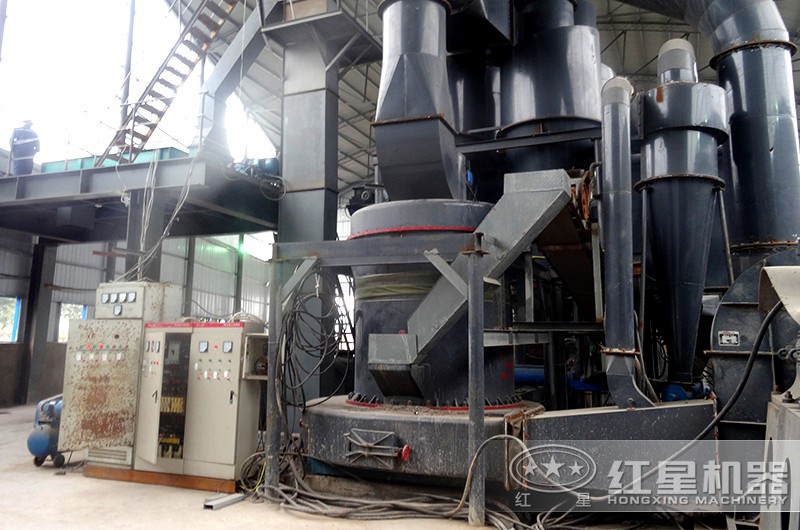 小型石粉加工機器應用現(xiàn)場