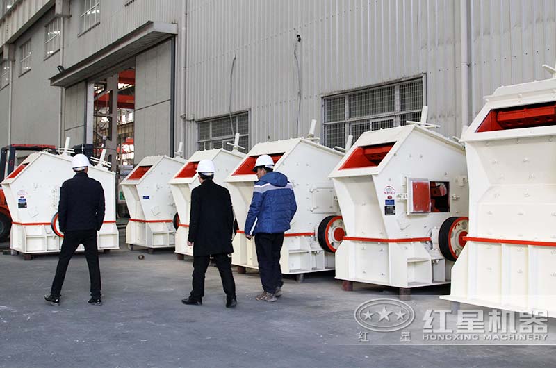 紅星在紅星機(jī)器反擊破車(chē)間考察