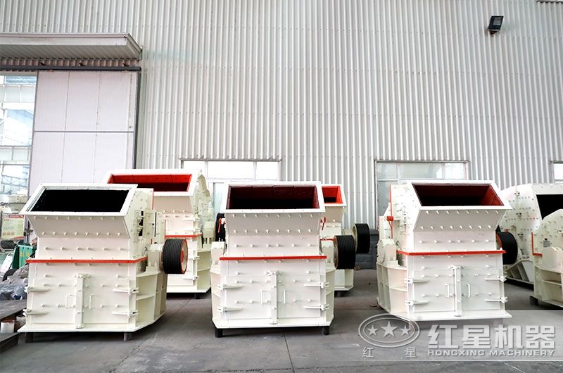 不同型號的超細(xì)粉碎機展示