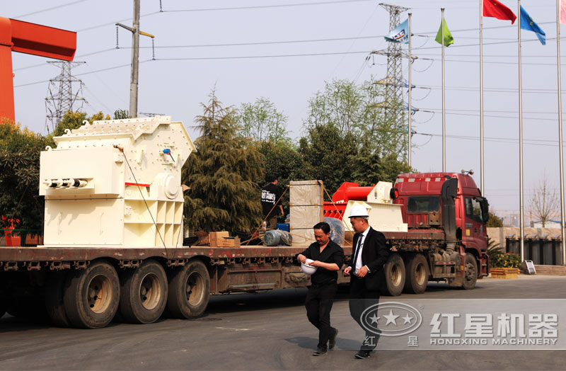 紅星機器一臺超細(xì)粉碎機準(zhǔn)備發(fā)往山西太原