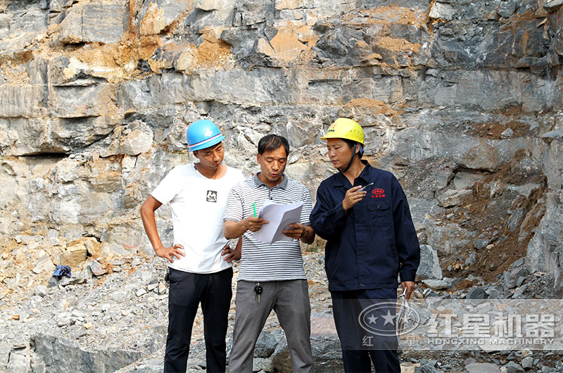 紅星技術人員為用戶安裝設備