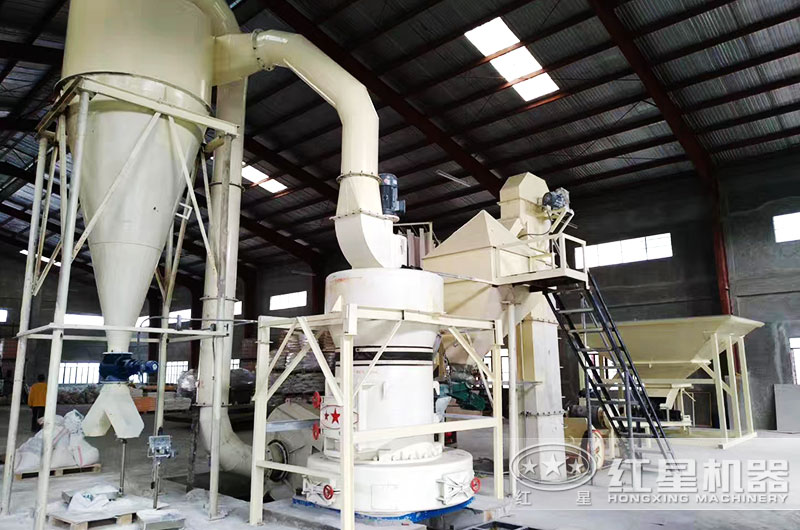 高鈣石頭磨粉機作業(yè)現(xiàn)場